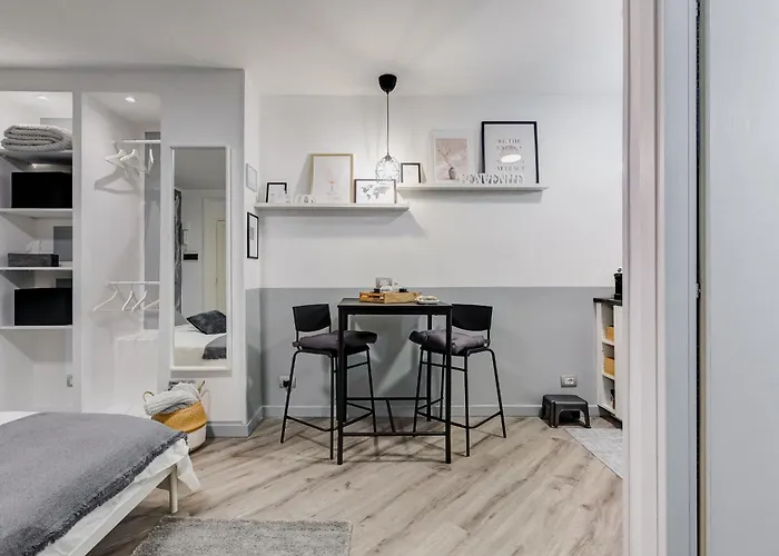 Diecipassi Dal Colosseo Tatil Evi *